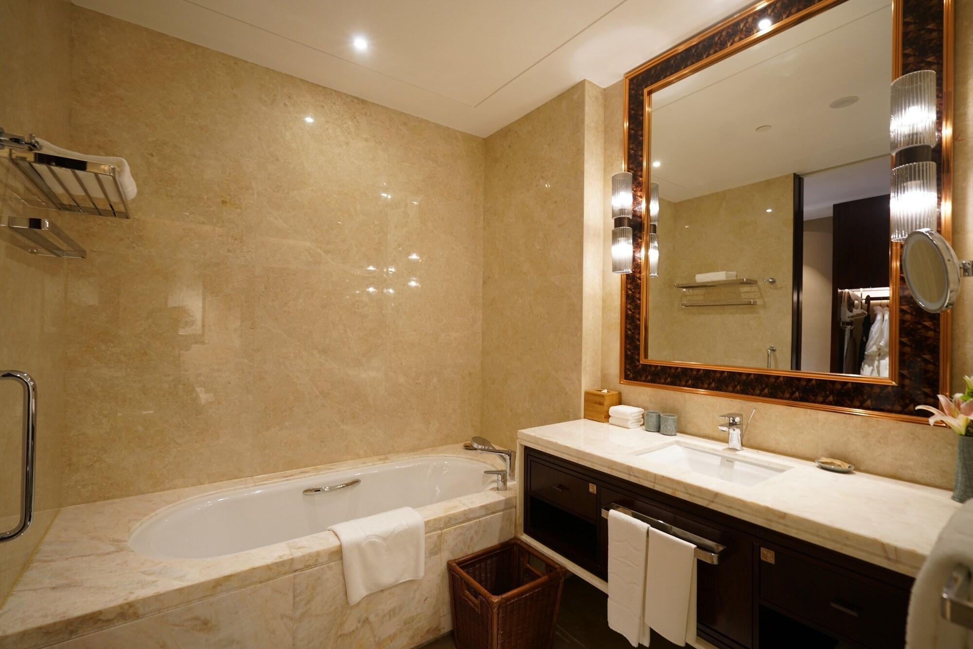 ホテル Shangri-la Yiwu - Close To Yiwu International Trade Market 5*