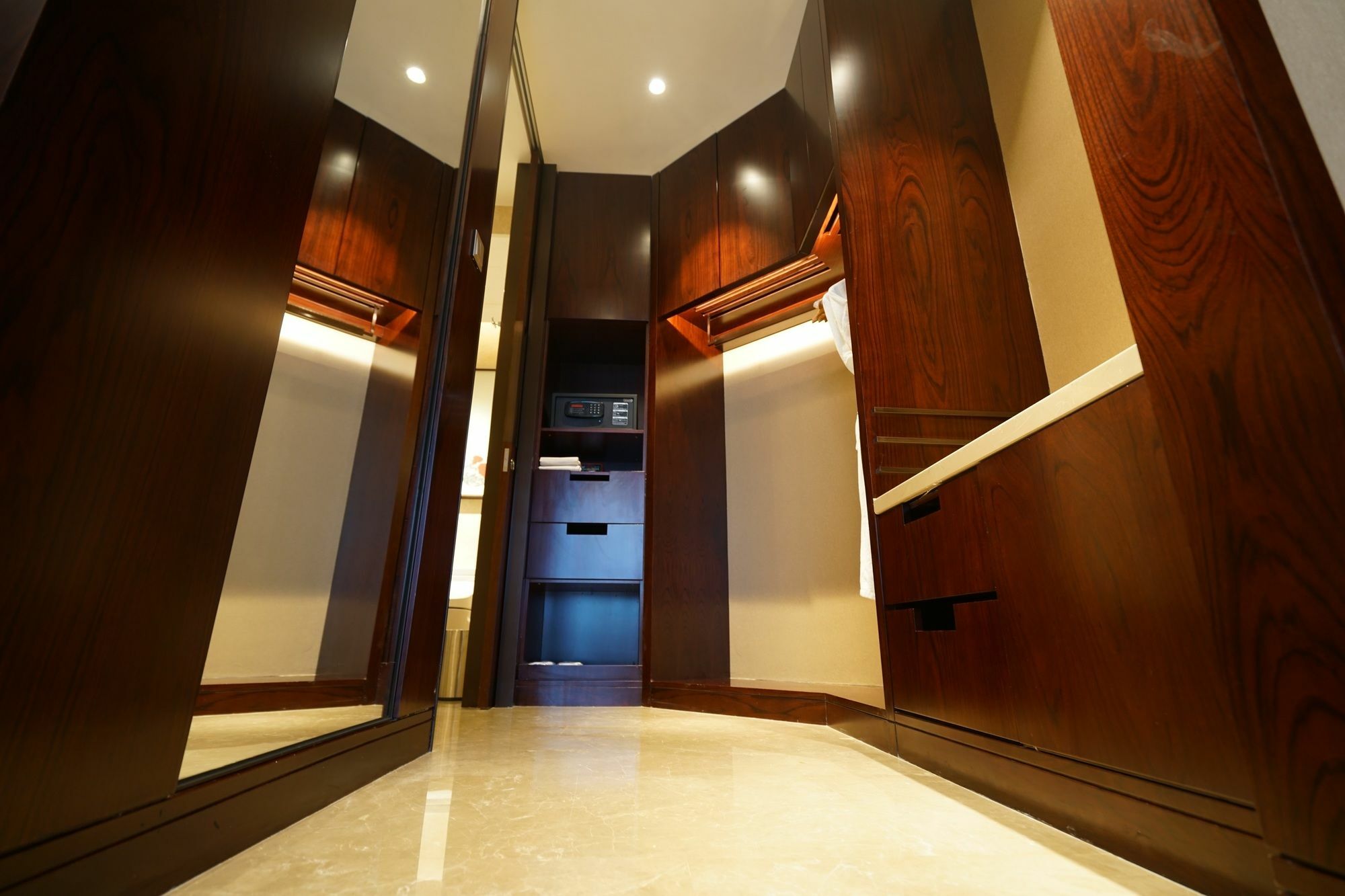 Hotel Shangri-la Yiwu - Close To Yiwu International Trade Market 5*